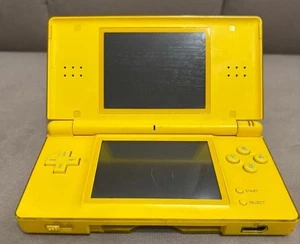 Nintendo DS Lite Pikachu Edition Pokémon Center Exclusive - Bild 1 von 7