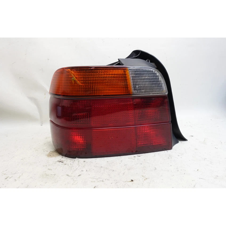 Luz trasera izquierda del lado del conductor BMW E36 318ti 1995-1999 dañada OEM Foto 1 de 4