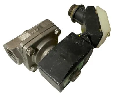 Electroválvula CKD ADK11-20A 3/4" Tubo 6 Aire 6 Agua 24VDC Foto 1 de 2