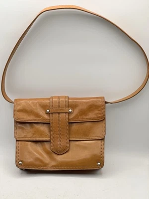 Tre Vero Leather Shoulder Bag In Caramel Magnetic Closure Removable Strap - Image 1 of 4