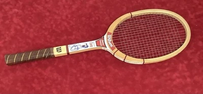 Raqueta de tenis firmada por Jimmy Connors modelo de madera vintage autógrafo abierto de EE. UU. JSA 2 Foto 1 de 4
