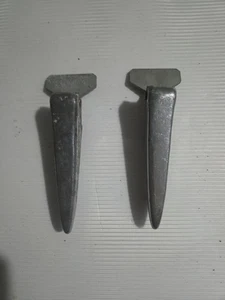 COPPIA CERNIERE COFANO POSTERIORE FIAT 600 D ORIGINALI DELL'EPOCA  - Picture 1 of 4