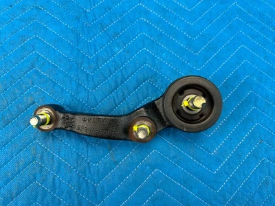 Оригинальный кронштейн для поддержки заднего дифференциала передней оси Lexus LX470 с болтами 98-07 - Изображение 1 из 4