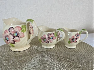 Juego de 3 Jarra Graduada Clarice Cliff Royal Staffordshire Relieve Floral Inglaterra - Imagen 1 de 18