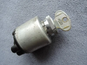 ALFA ROMEO 750 GIULIETTA Used Original MAGNETI MARELLI Ignition Switch w/ Key - Bild 1 von 13