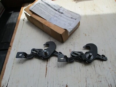NOS 2001 2002 2003 Ford Windstar Seat Track Latch Assembly 1F2Z-16617D28-AB OEM  - Image 1 of 4