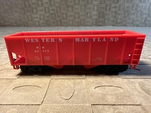 HO Scale "Western Maryland" WM 52073 2-bay Open Hopper Model Train - Picture 1 of 5