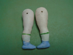 Antique porcelain dollhouse doll legs, wire fixing, 2.35", Germany - Imagen 1 de 6