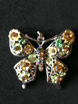 PROMO! SPLENDIDO CIONDOLO FARFALLA MULTICOLORE IN METALLO ANALLERGICO + STRASS - Immagine 1 di 3