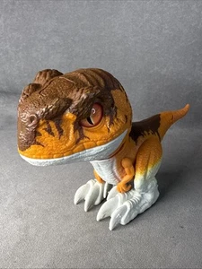 Jurassic World Dominion Uncaged Rowdy Roars Speed Atrociraptor dinosauro tigre - Foto 1 di 13
