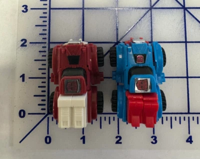 Figuras sueltas exclusivas de Walmart Transformers G1 Autobot Gears & Autobot Swerve Foto 1 de 4