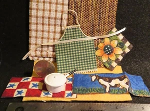 Apron Green & Tan Plaid Kitchen White Pot w/ Lid Cooking 1:12 Mini Creative 7443 - Picture 1 of 3