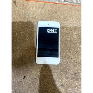 Apple iPod Touch 4th Generation A1367 MP3 Media Player Silver 3.5" Display (8GB) - Picture 1 of 12