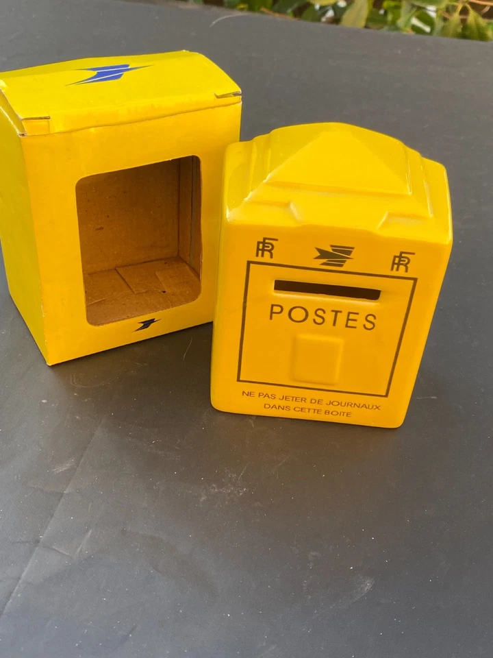 BOITE A LETTRE MINIATURE " modèle 1950 "CERAMIQUE + BOITE POUR POUPEE ANCIENNE - Photo 1/4