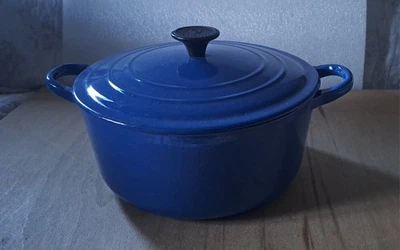 LE CREUSET BLUE VINTAGE DUTCH OVEN CASSEROLE - SIZE D - Image 1 of 4