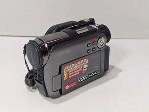 Hitachi Hybrid Camcorder HDD/DVD/SD 800x zoom - Picture 1 of 10