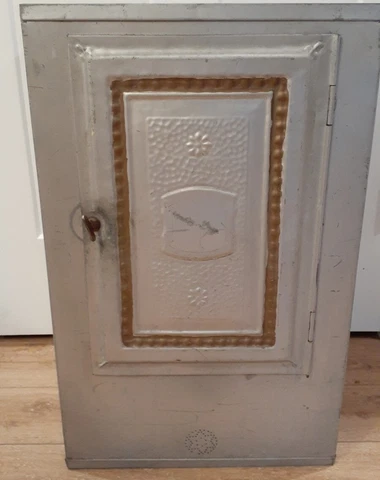 Vtg Bread Pie Safe,Cake Cabinet Bread Box/Farmhouse Decor ANTIQUE METAL 27½"x17" Cover