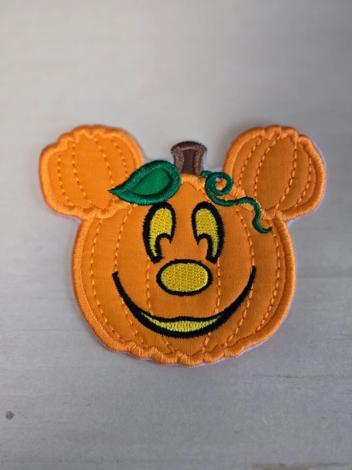 Parche con apliques bordados de hierro de calabaza de Halloween orejas de Mickey Mouse de 3,75 pulgadas Foto 1 de 1