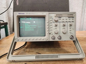 Tektronix TDS380 2-Channel 400MHz Digital Oscilloscope - Picture 1 of 4