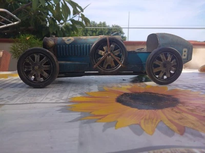 BUGATTI MODELLO ARTIGIANALE IN LATTA CM,40 C. - Immagine 1 di 4