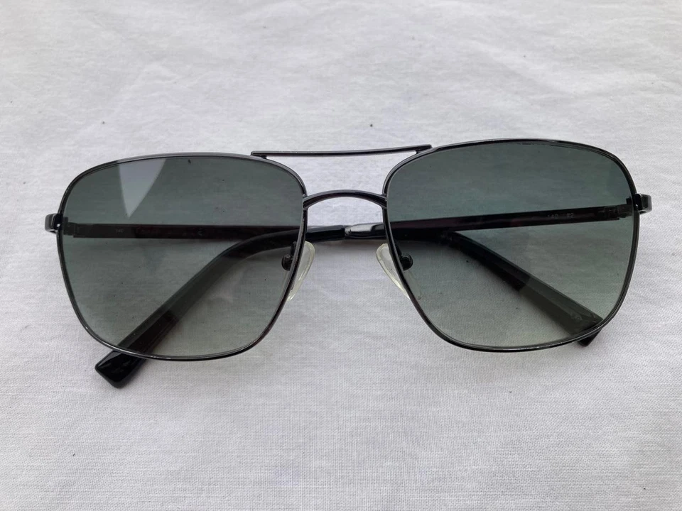 Gafas de sol Calvin Klein para hombre marco negro gafas de sol de aviador marco cuadrado Foto 1 de 4