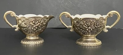 Antigo Conjunto Ornamentado de Creme e Açúcar Placa de Prata Tom Metal Floral Grandmillennial - Imagem 1 de 4