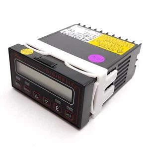 Dwyer DH-006 Digihelic Digital Differential Pressure Controller 0-5" W.C. 4-20mA - Picture 1 of 6