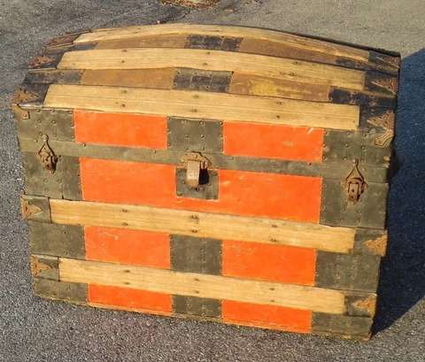 Antique Dome Top Trunk Painted Red - Musty / Mildew Odor Inside Cover
