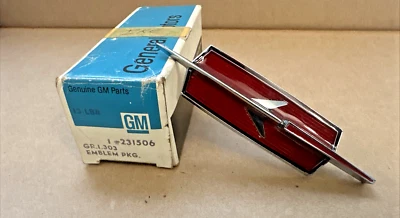 Oldsmobile Cutlass Supreme Header Emblema 1973 Nuevo de Lote Antiguo ¡RARO! GM 231506 SOLO UN AÑO Foto 1 de 4