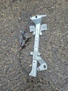 Ford Fiesta 2002-2008 5 DOOR MK6 DRIVERS Side Window Regulator MANUAL WIND UP RH - Picture 1 of 6