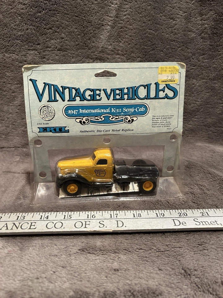 Ertl Vintage Vehicles 1947 International K-12 Semi-cab Hot Yellow Wheels 1 43