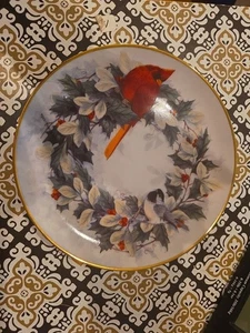 Franklin Mint Holiday Chorus Cardinal Holly Wreath Collector Plate 8.25" - Picture 1 of 3