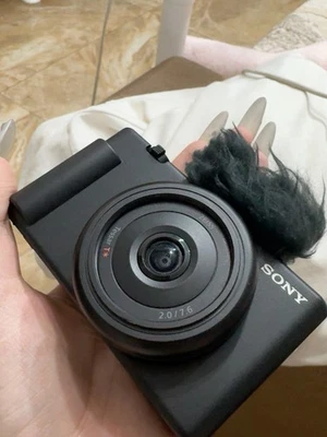 Sony ZV-1F 20.1MP 4K f/2 Vlogging video Compact Camera - Black university gift - Image 1 of 3