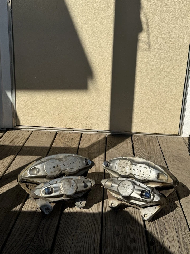 07-20 Infiniti Nissan G37 350Z 370Z Akebono Brake Calipers Set OEM - Image 1 of 4