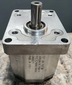 Motor de engranaje hidráulico SNM2GN/017RN01FA/M1C7C7NNNN/NNNN, Sundstrand - Imagen 1 de 8