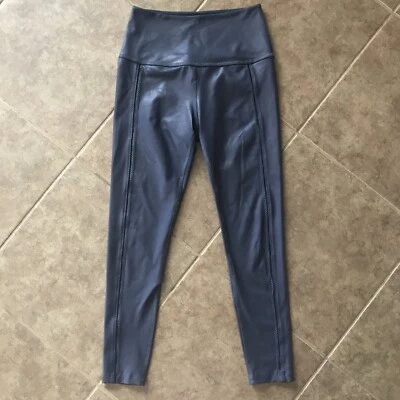 Beyond Yoga Leggings Cintura Alta Imitación Cuero Azul Marino Encaje Tubería Talla Pequeña Foto 1 de 4
