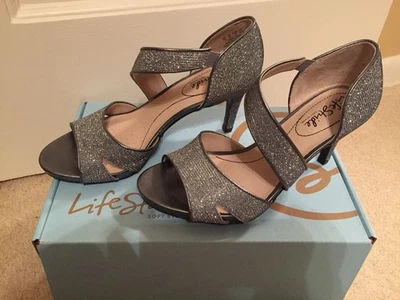 Sandalias elegantes Life Stride Soft System plateadas brillantes punta abierta nuevas/caja 7W Foto 1 de 4