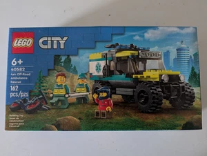 LEGO CITY: Soccorso in ambulanza fuoristrada 4x4 (40582) - Foto 1 di 3
