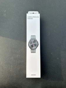 Montre connectée Samsung Galaxy Watch6 Classic 43 mm BT WiFi noire SM-R950 neuve scellée - Photo 1 sur 3
