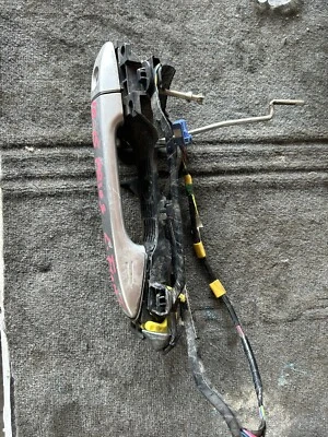 Toyota Prius 2012 manija de puerta exterior delantera izquierda lado del conductor plateada OEM completa Foto 1 de 4