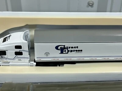 Contract Express Guelph Ontario Volvo 770 Van Trailer Spec-Cast 1:64 NIB 31510 - Image 1 of 4