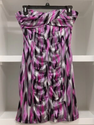 Mini vestido rosa y negro acanalado sin tirantes Love Tease Foto 1 de 4