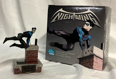 Estatua miniatura pintada a mano de porcelana fundida en frío DC Direct NIGHTWING con caja Foto 1 de 4