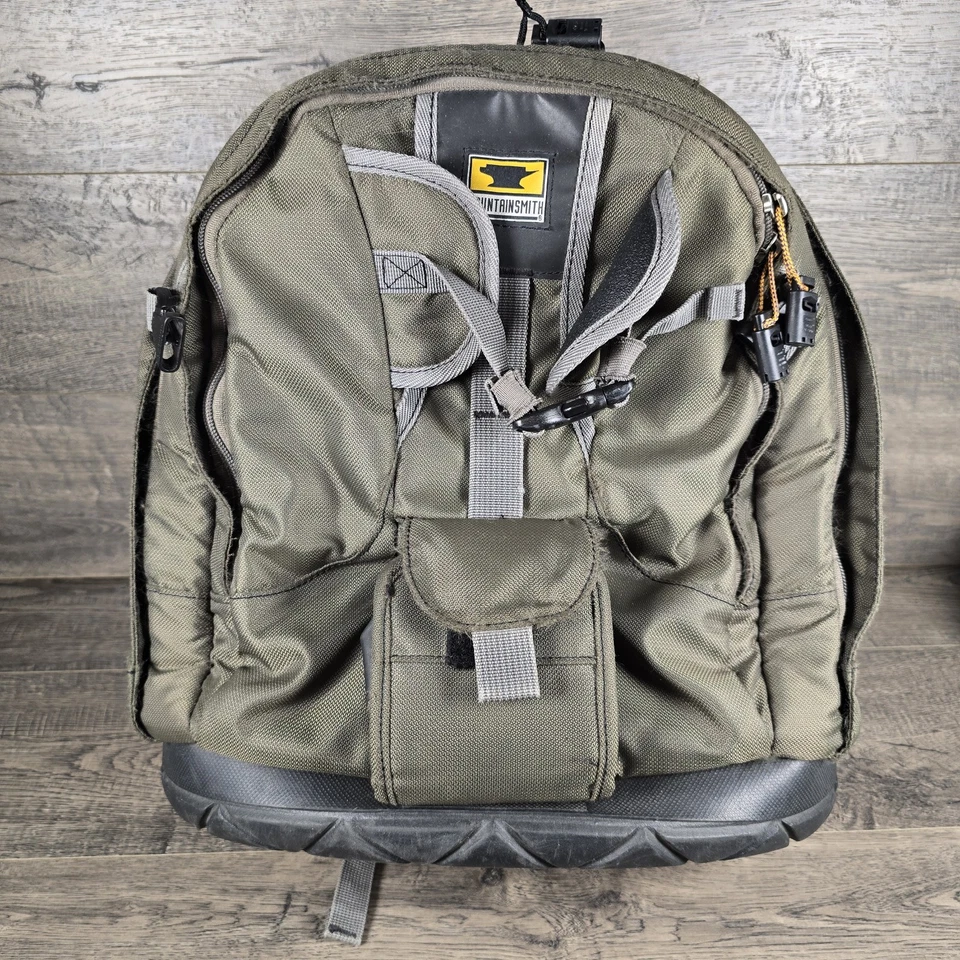 Mountainsmith Traverse AT Hiking Camera Backpack - Photography - Green - Image 1 of 4