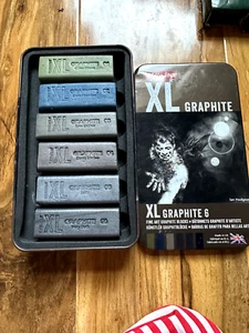 Derwent XL Fine Art Coloured Chunky Graphite Blocks - 6 Colours in Tin - Picture 1 of 1