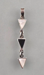 a-9225102 Silberner Perlmutt Onyx Anhänger 925er Silber Dreiecke 1,74 g L 5 cm - Bild 1 von 4