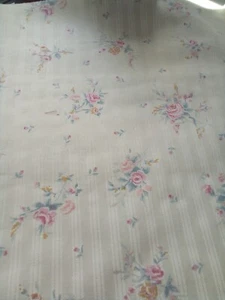 100%Cotton fabric. by John Wilman. Delicate lemon white stripe. 120x 520cms - Imagen 1 de 5