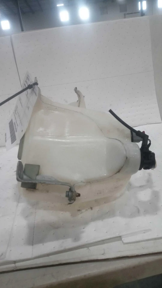 2015 Chrysler 300 Washer Fluid Reservoir OEM 5139113AA Grey 3.6L 105K Miles Foto 1 de 4