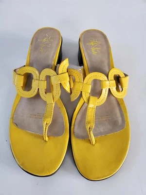 Sandalias Life Stride para mujer 10M Meridith imitación charol oro amarillo Foto 1 de 4