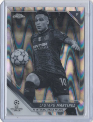 2021-22 Topps Chrome UEFA Holo Black/White Ray Wave #30 Lautaro Martinez - Image 1 of 2